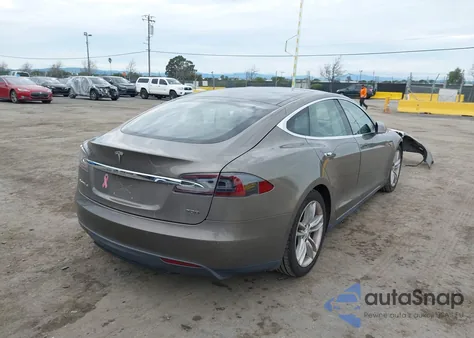 2015 Tesla Model S 70D/85D/P85D z USA, uszkodzony, nr VIN 5YJSA1S28FF097842